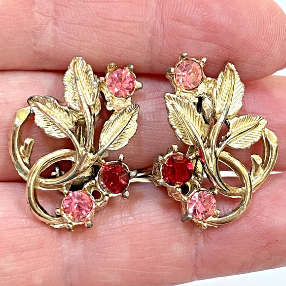 Vintage Clip On Earrings Mid Century Goldtone & Pink Rhinestones Filigree Floral - Picture 6 of 6